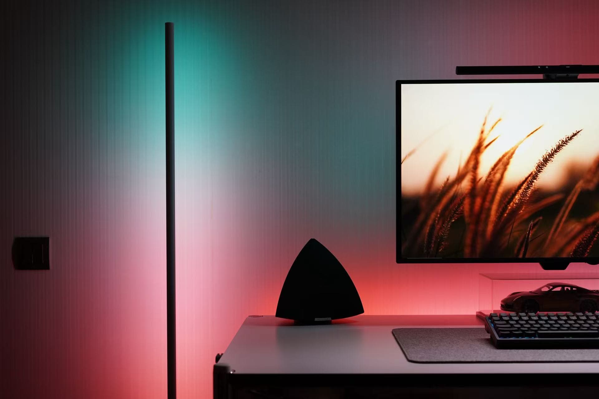 Colour particle light-mixing